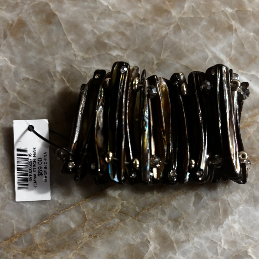 Beautiful stretchy chicos bracelet shell color.